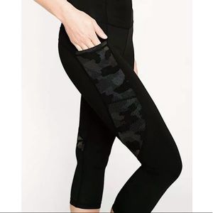 Zyia Black camo reflective pocket capris